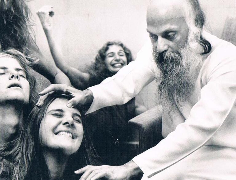 Osho and Nirmala, darshan 1980